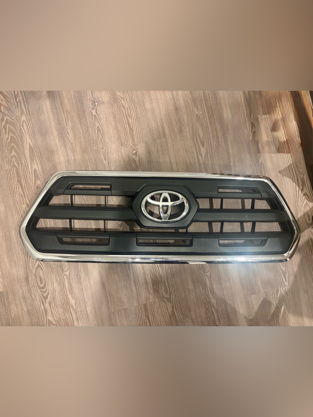 2016 2017 TOYOTA TACOMA FRONT GRILLE WITH CHROME TRIM & EMBLEM OEM